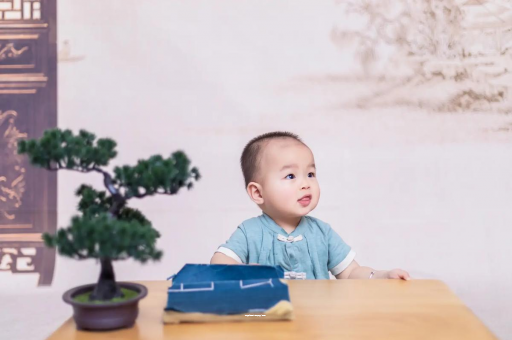 平邑宝宝眼睛突然肿了